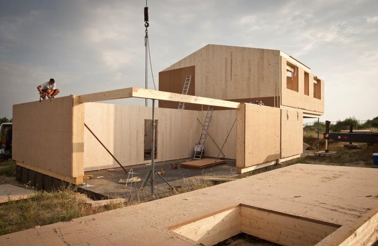 Bau des ökologischen Hauses in Pöttelsdorf